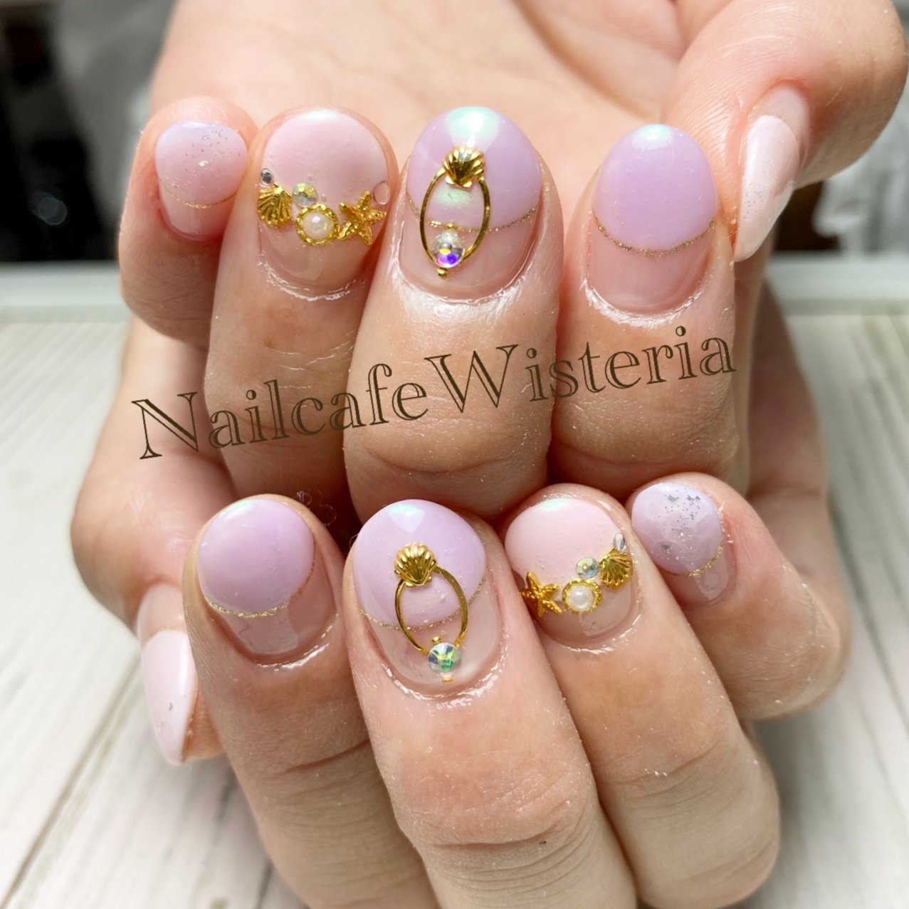 フレンチ 変形フレンチ ラメ Nailcafewisteriaのネイルデザイン No ネイルブック