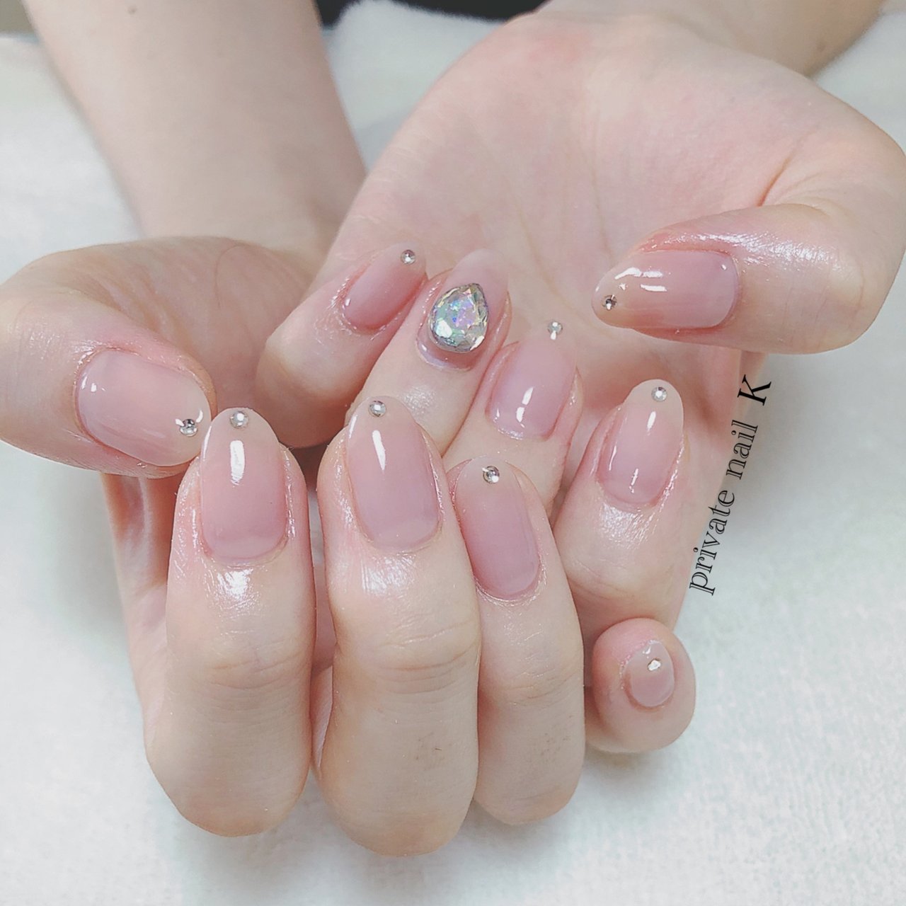 オールシーズン オフィス ハンド ワンカラー ビジュー Nailkのネイルデザイン No ネイルブック