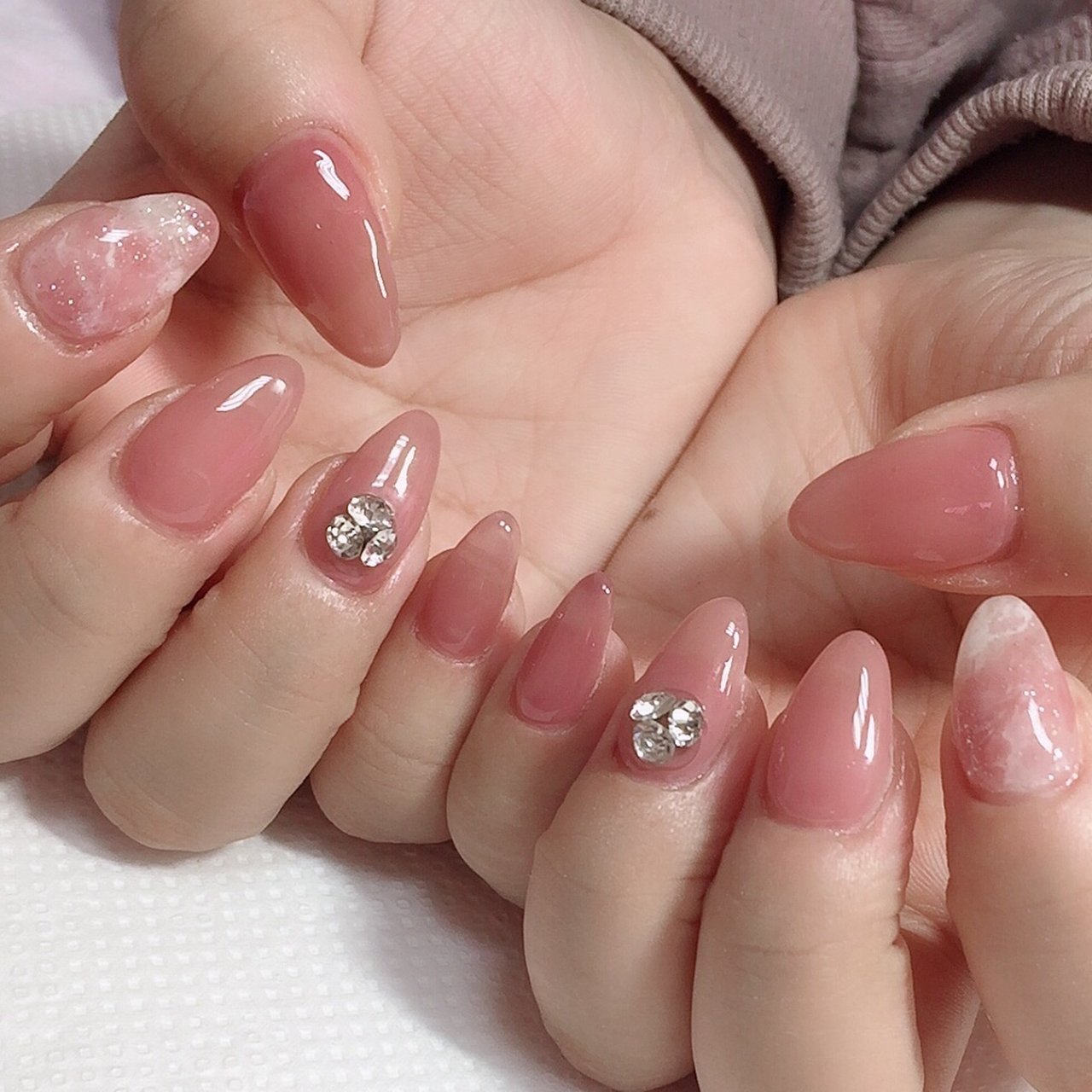 ハンド ビジュー ワンカラー ピンク ジェルネイル Meru のネイルデザイン No ネイルブック