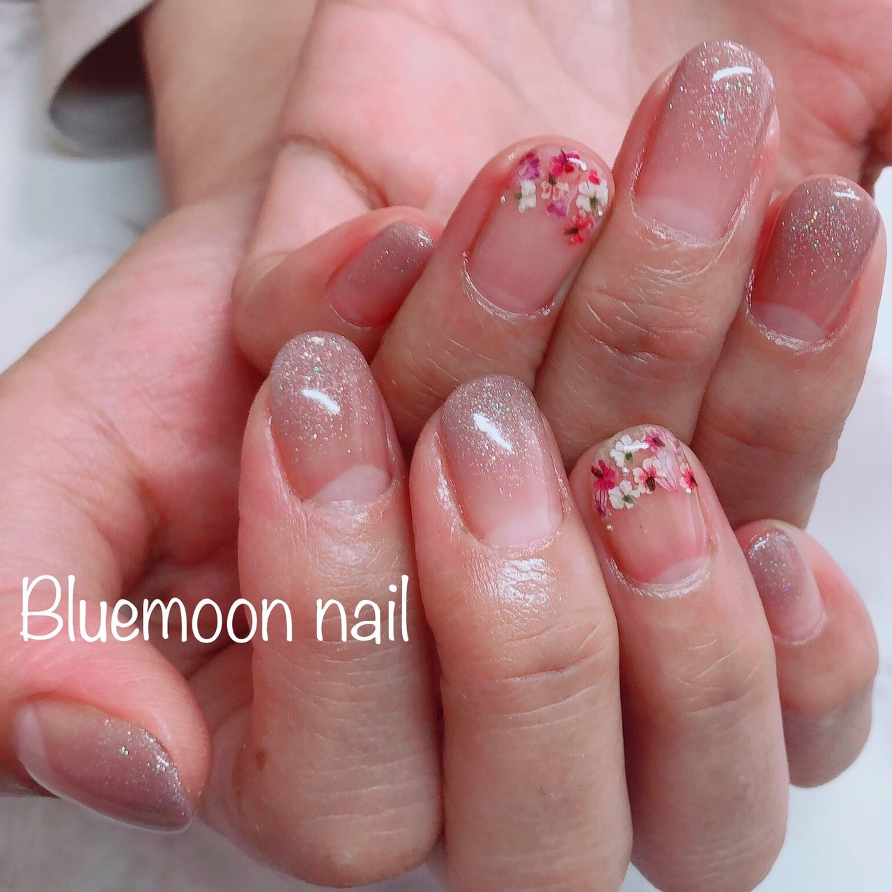 オールシーズン ハンド グラデーション 押し花 ミディアム Bluemoon Nailのネイルデザイン No ネイルブック