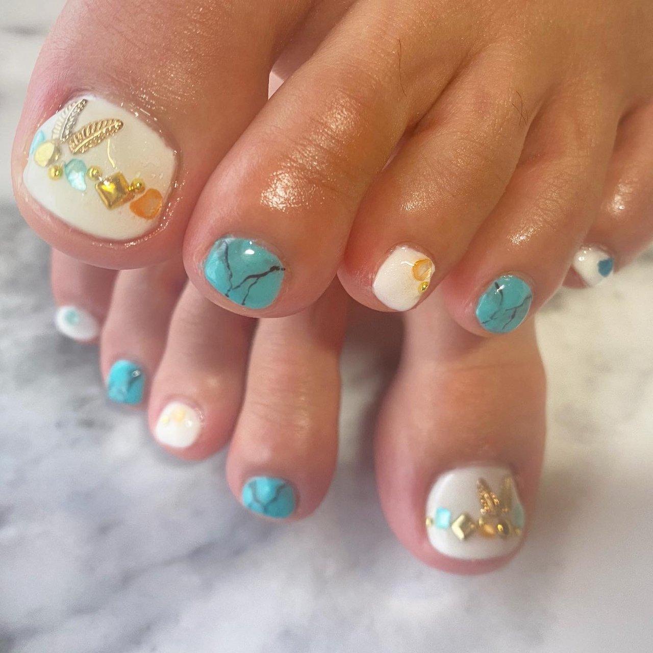 夏 フット ビジュー シェル フェザー Reiko Takeuchiのネイルデザイン No ネイルブック