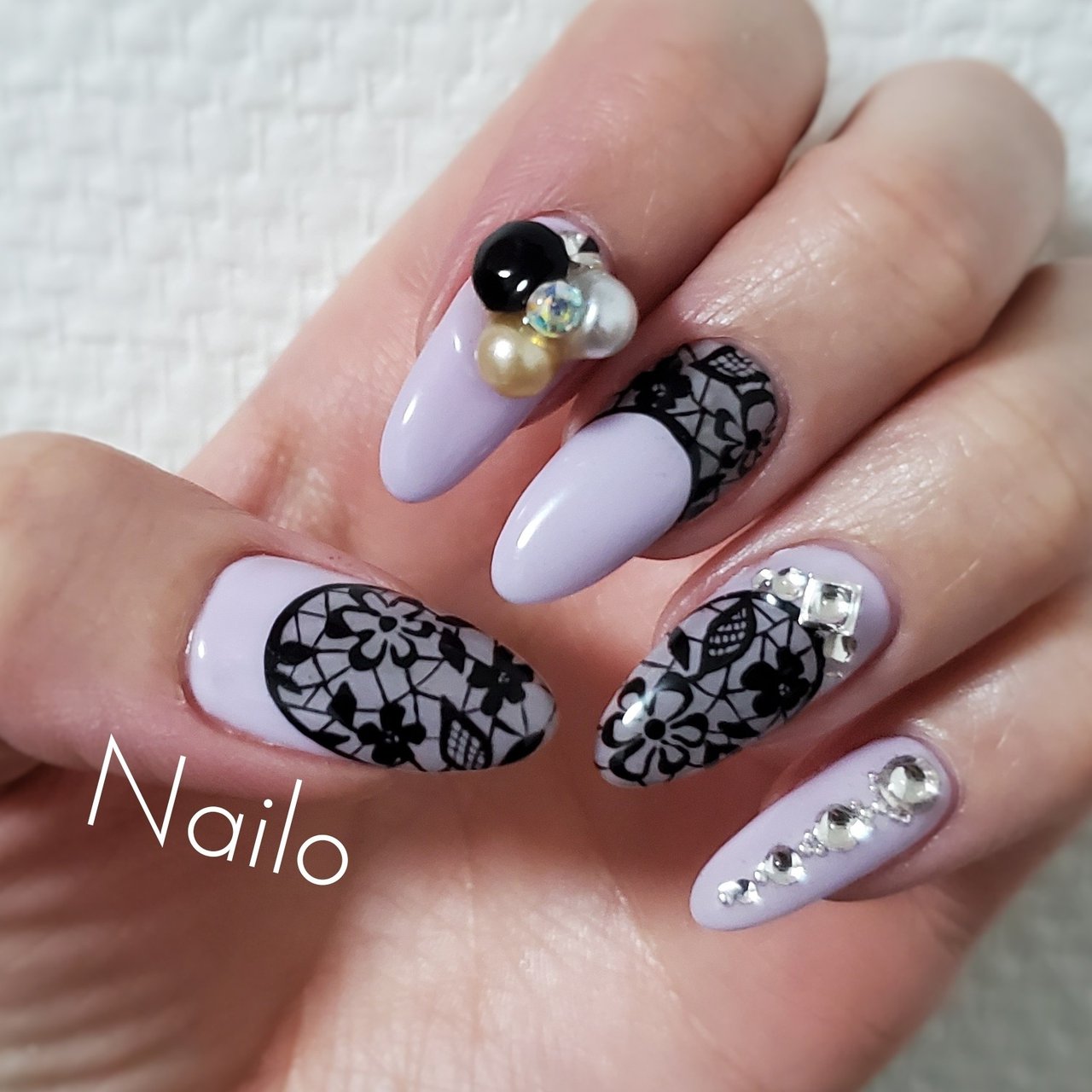春 オールシーズン ビジュー ワンカラー フラワー Nailsalon Nailoのネイルデザイン No ネイルブック