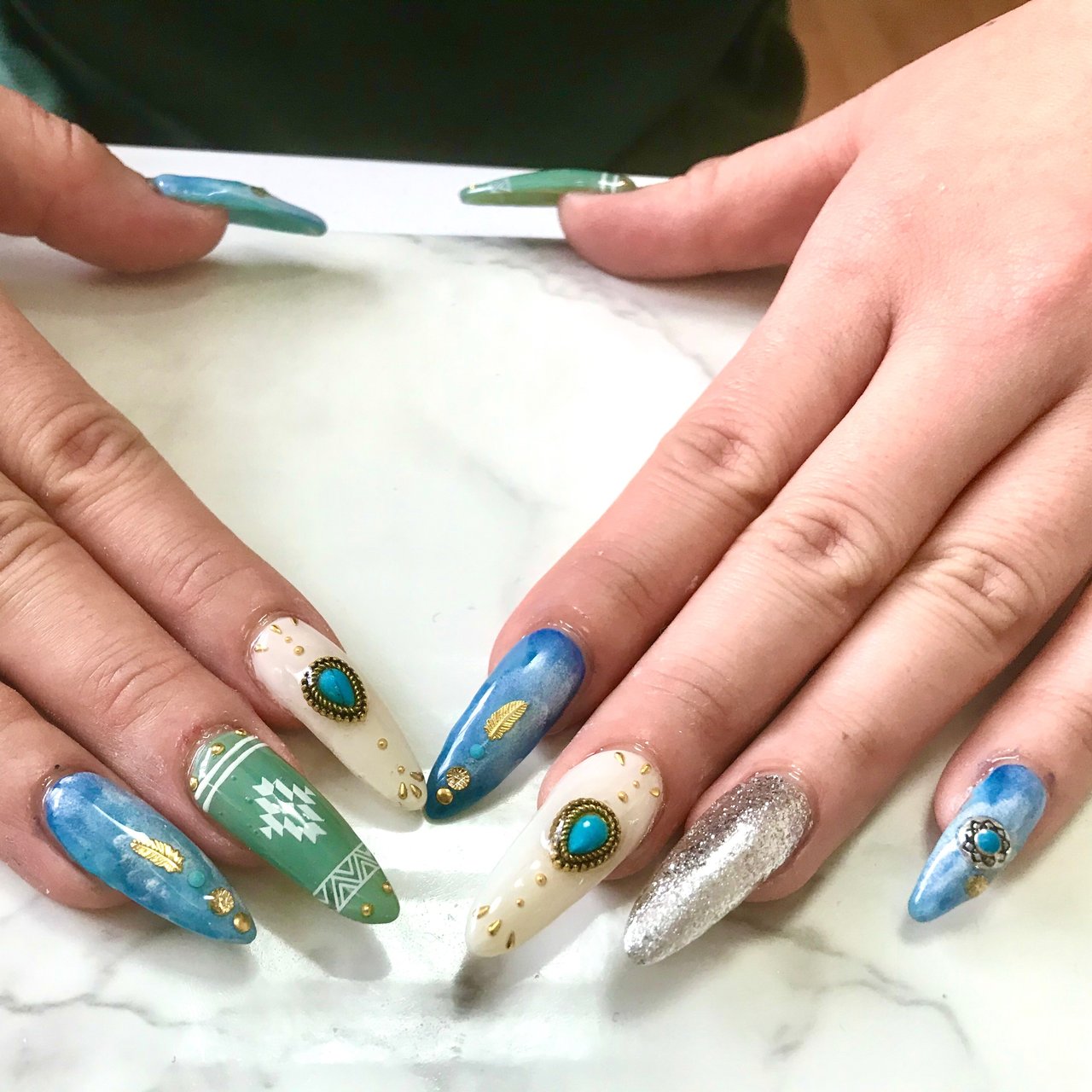 夏 秋 ラメ フェザー ボヘミアン Nail Salon Kapaliliのネイルデザイン No ネイルブック