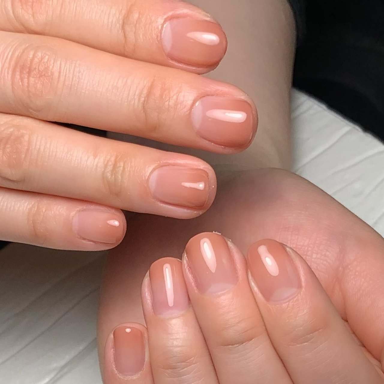 シンプル グラデーション ショート ベージュ オレンジ 𝐒𝚊𝚕𝚊𝚗𝚐 サランのネイルデザイン No ネイルブック