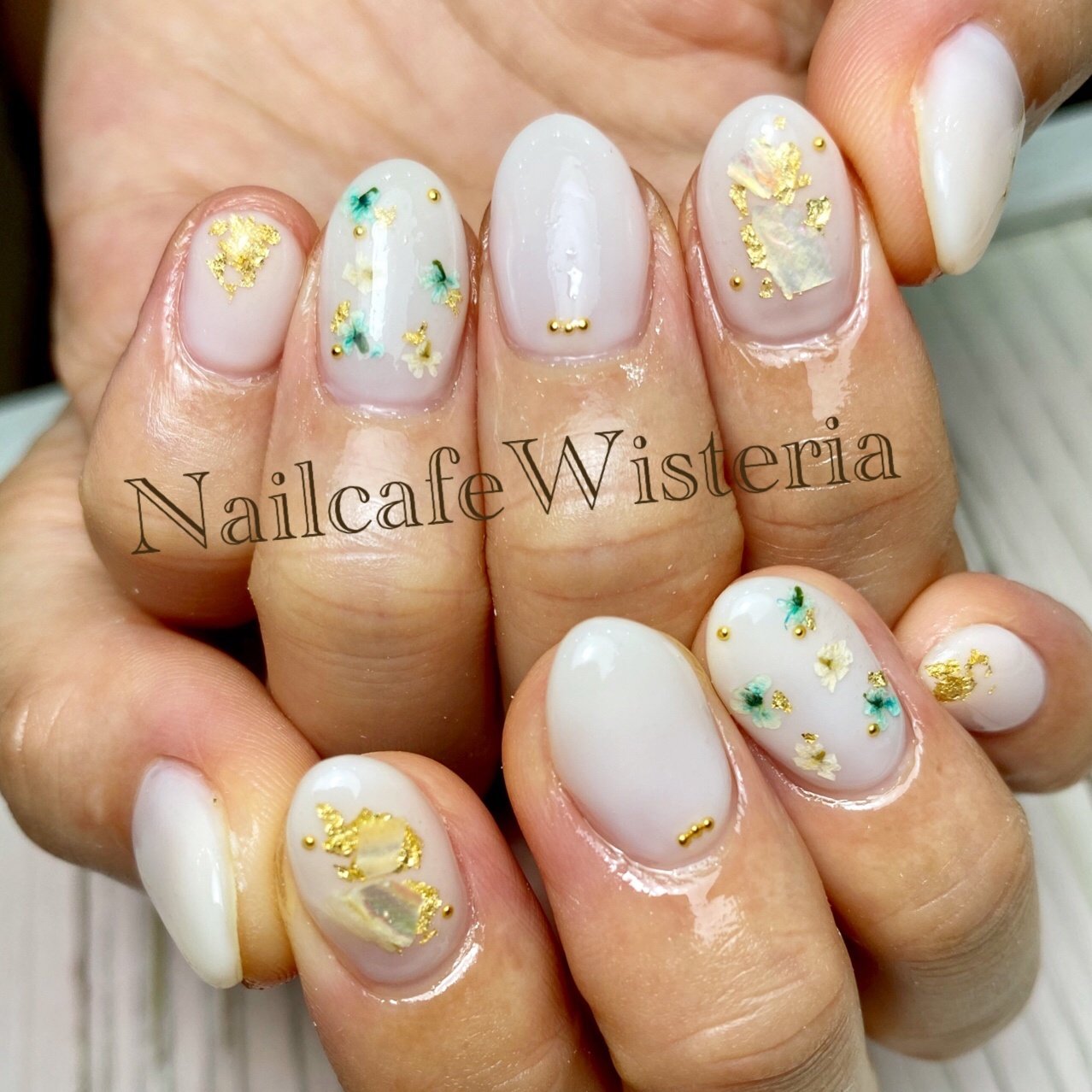 シンプル ワンカラー フラワー シェル ホワイト Nailcafewisteriaのネイルデザイン No ネイルブック