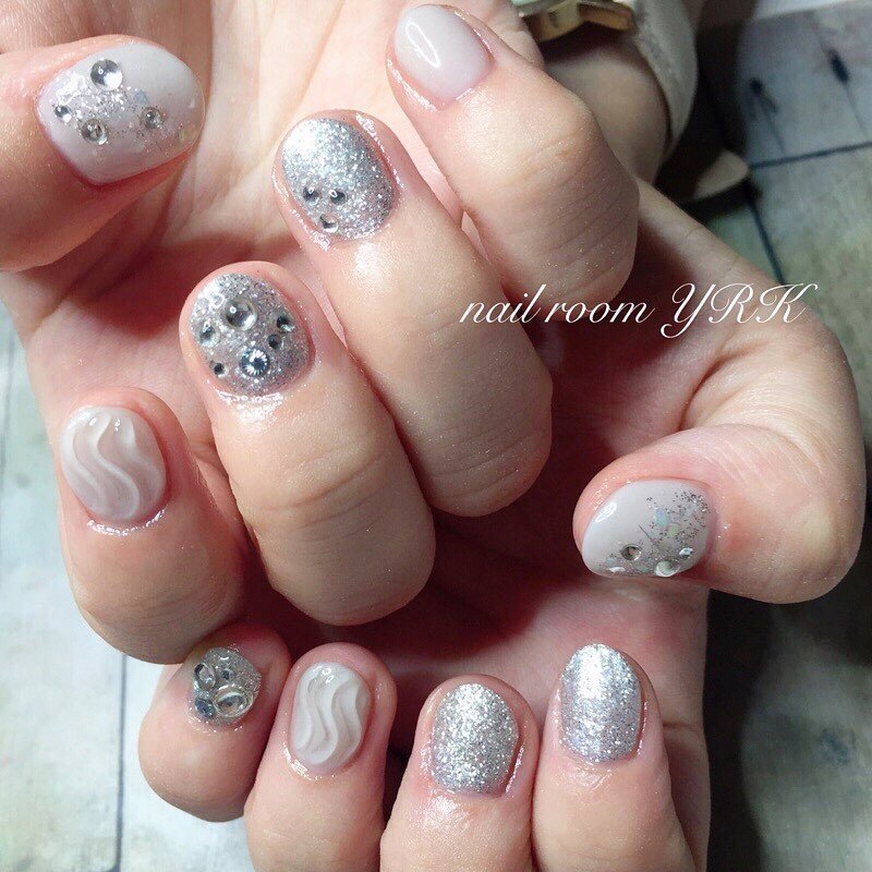 オールシーズン ハンド ラメ ワンカラー グレー Nail Room Yrkのネイルデザイン No ネイルブック