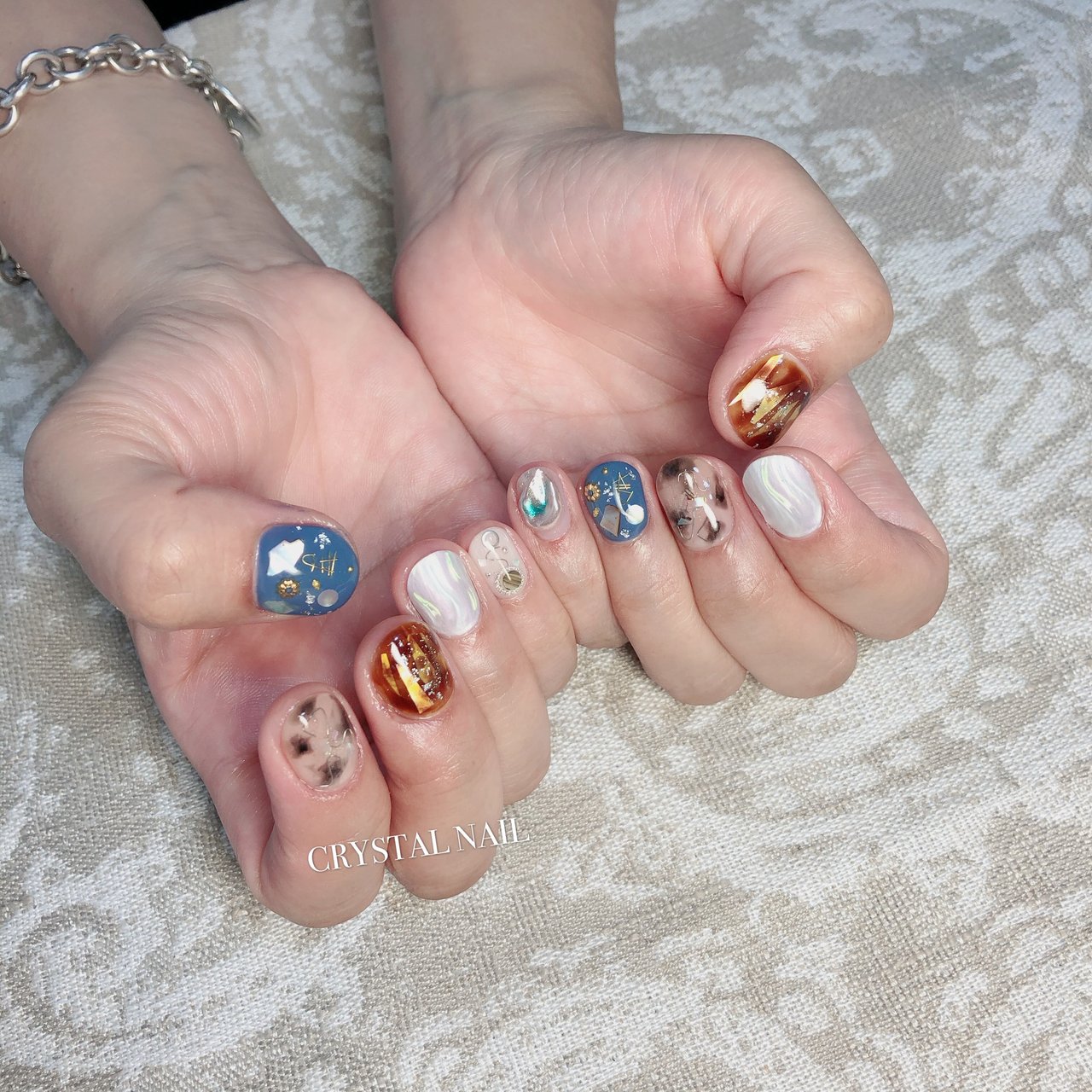 夏 ハンド アンティーク ニュアンス ショート Crystal Nailのネイルデザイン No ネイルブック