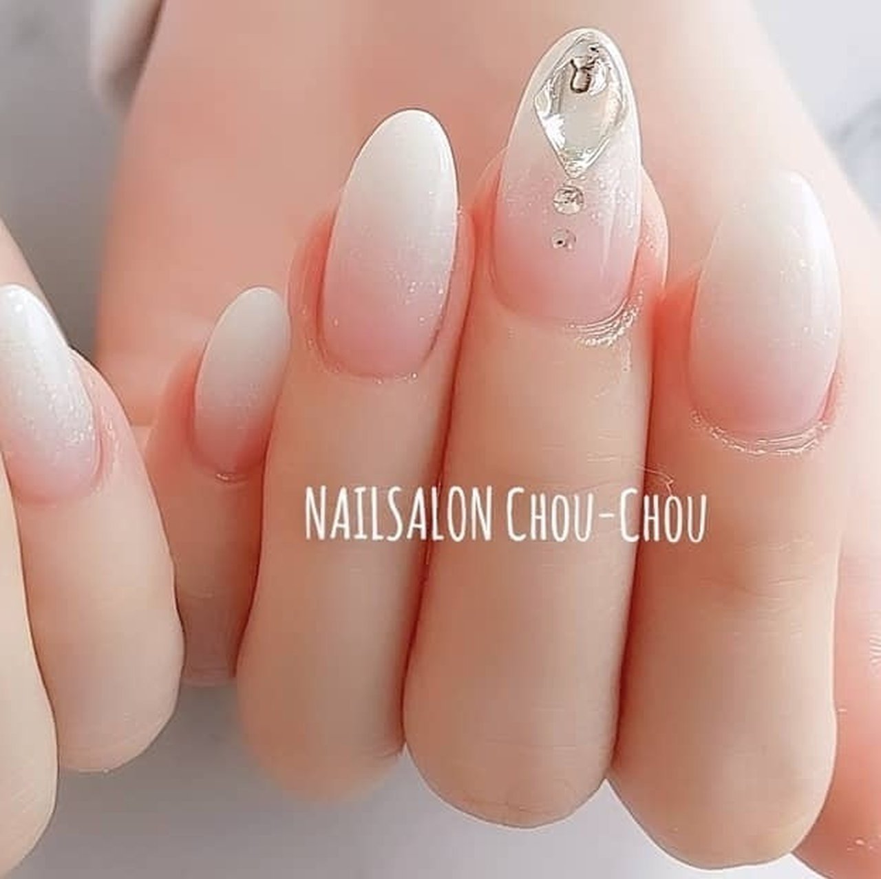 オールシーズン ハンド グラデーション ロング ホワイト Nailsalon Chou Chouのネイルデザイン No ネイル ブック