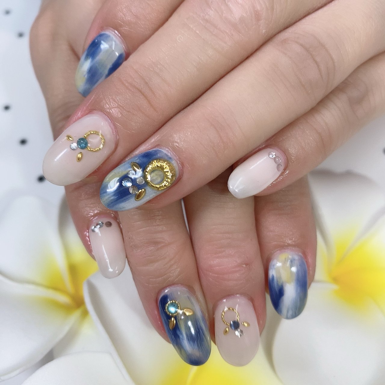 夏 ハンド ホワイト ベージュ ネイビー Saori Sのネイルデザイン No ネイルブック