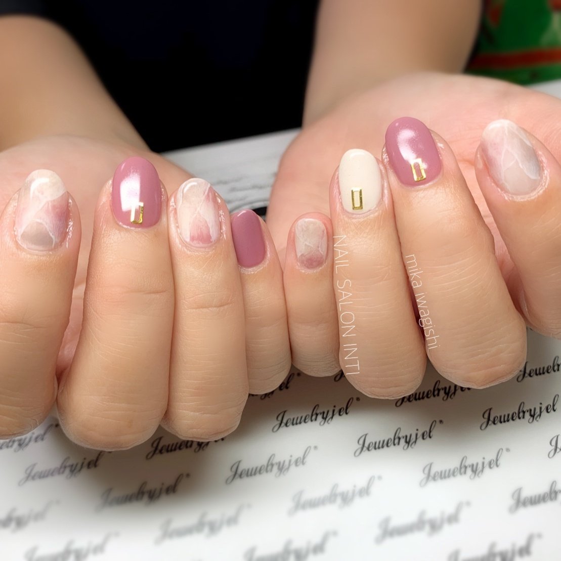 夏 秋 オールシーズン オフィス ハンド Nailsalon Inti 岩岸美華 のネイルデザイン No ネイルブック