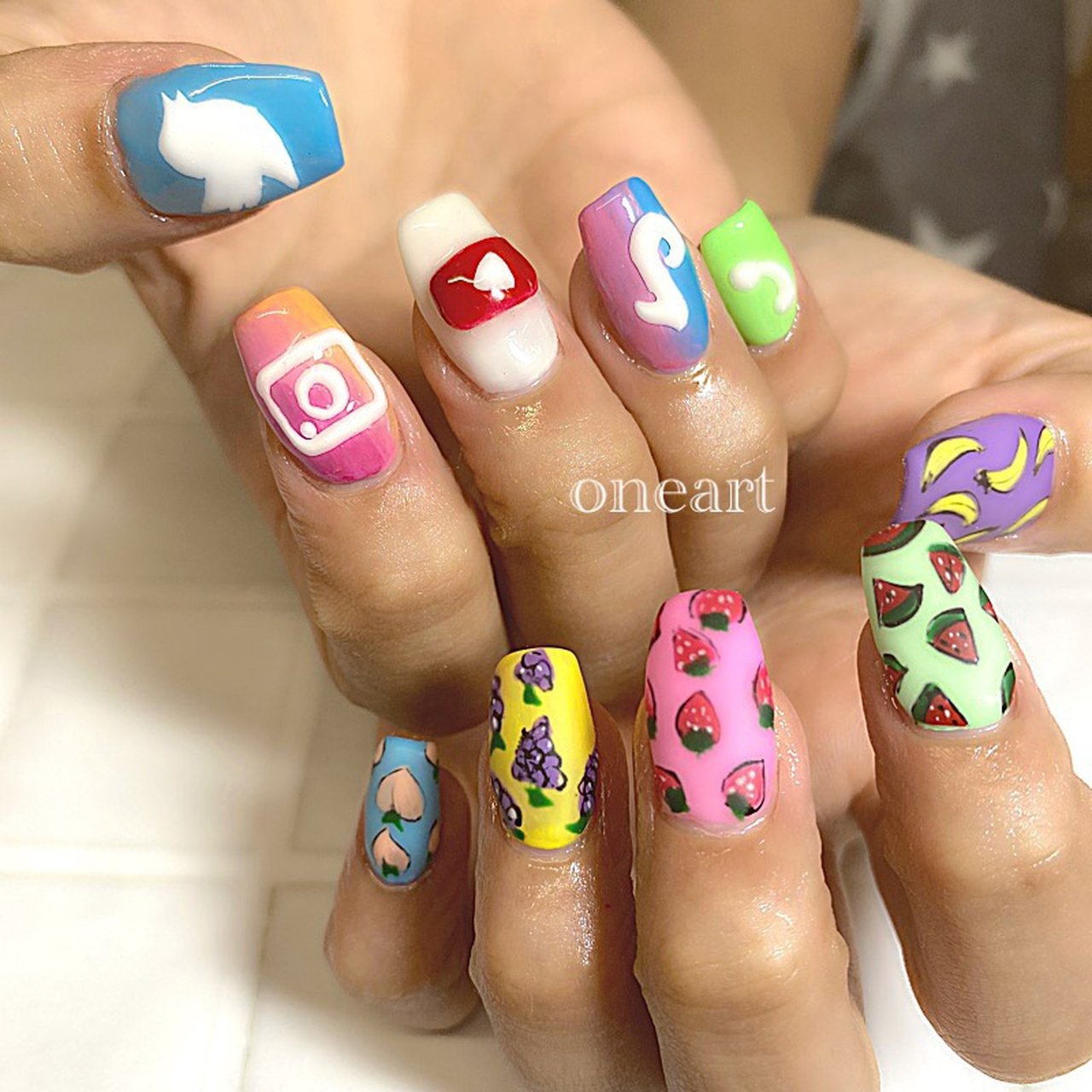 夏 オールシーズン ハンド 痛ネイル トロピカル Nail Room One Artのネイルデザイン No ネイルブック