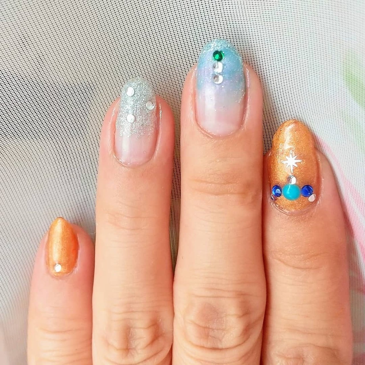 春 夏 ハンド グラデーション ビジュー ひろみんのネイルデザイン No ネイルブック