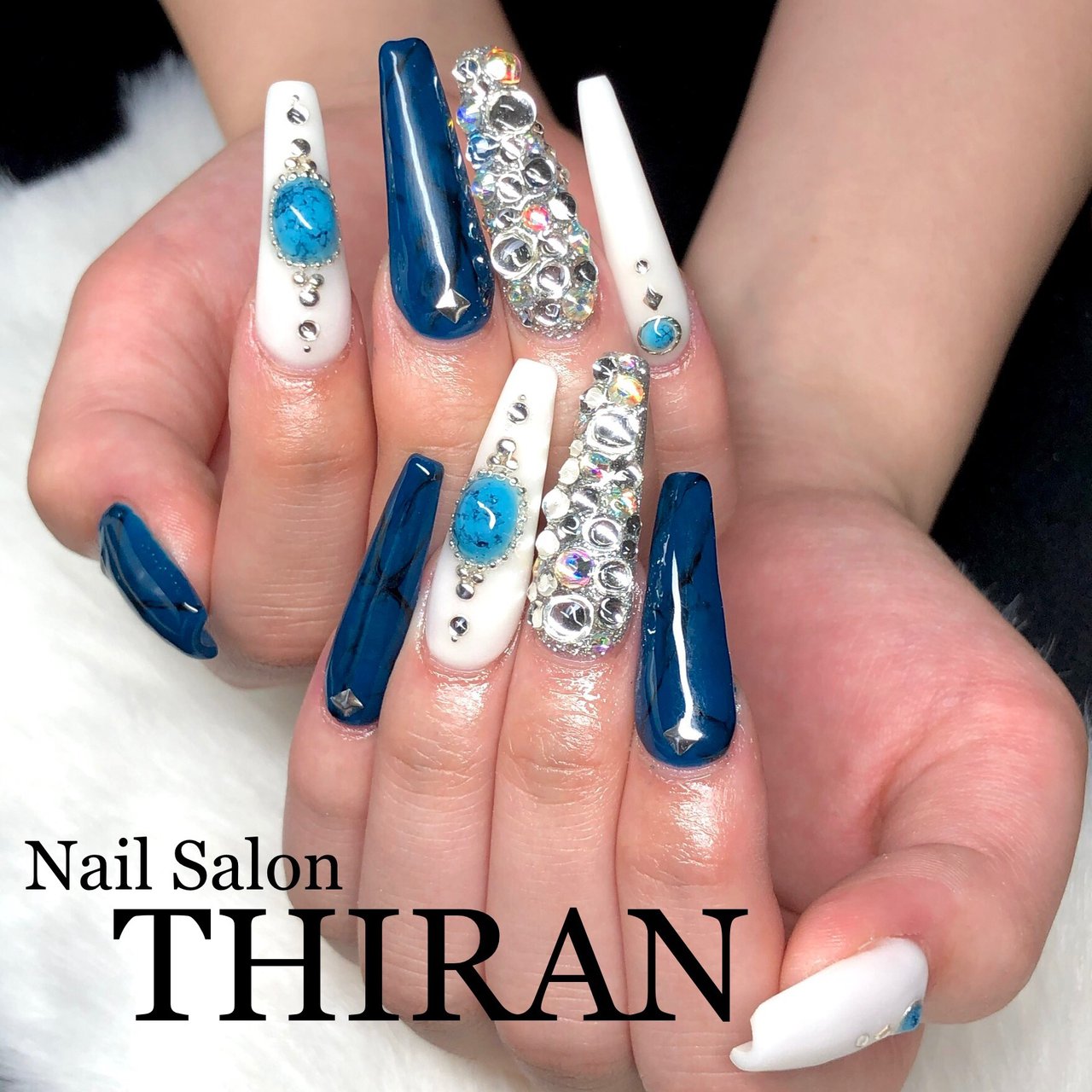 オールシーズン ハンド ビジュー ラメ 大理石 Nailsalon Thiranのネイルデザイン No ネイルブック