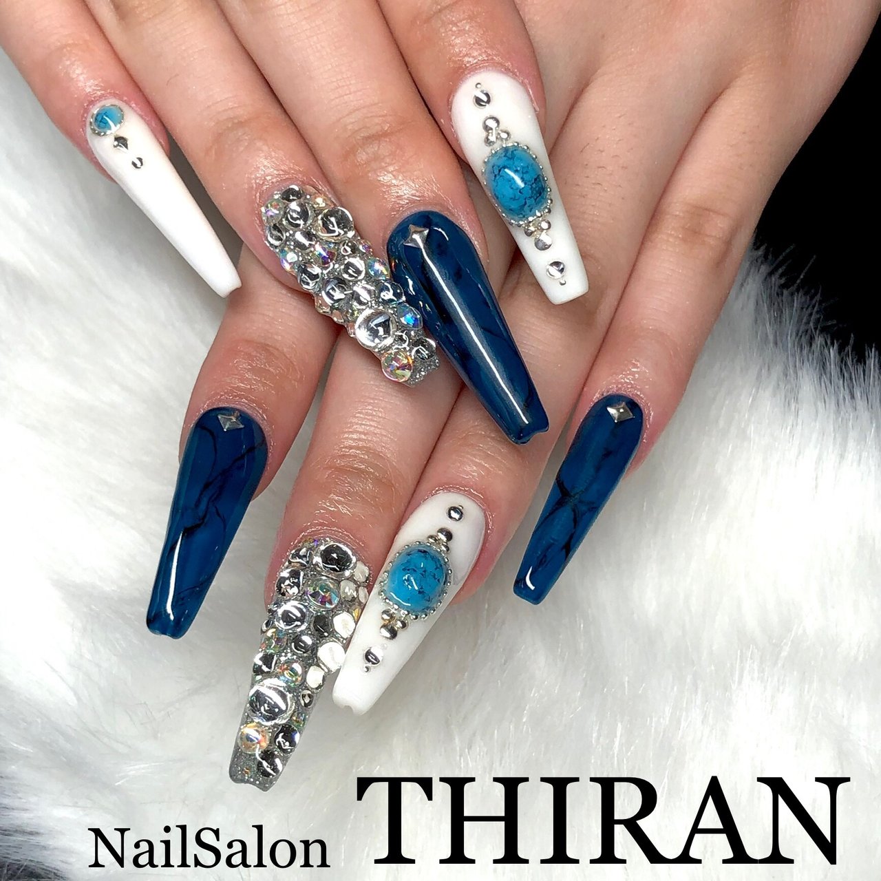 オールシーズン ハンド ラメ ビジュー 大理石 Nailsalon Thiranのネイルデザイン No ネイルブック