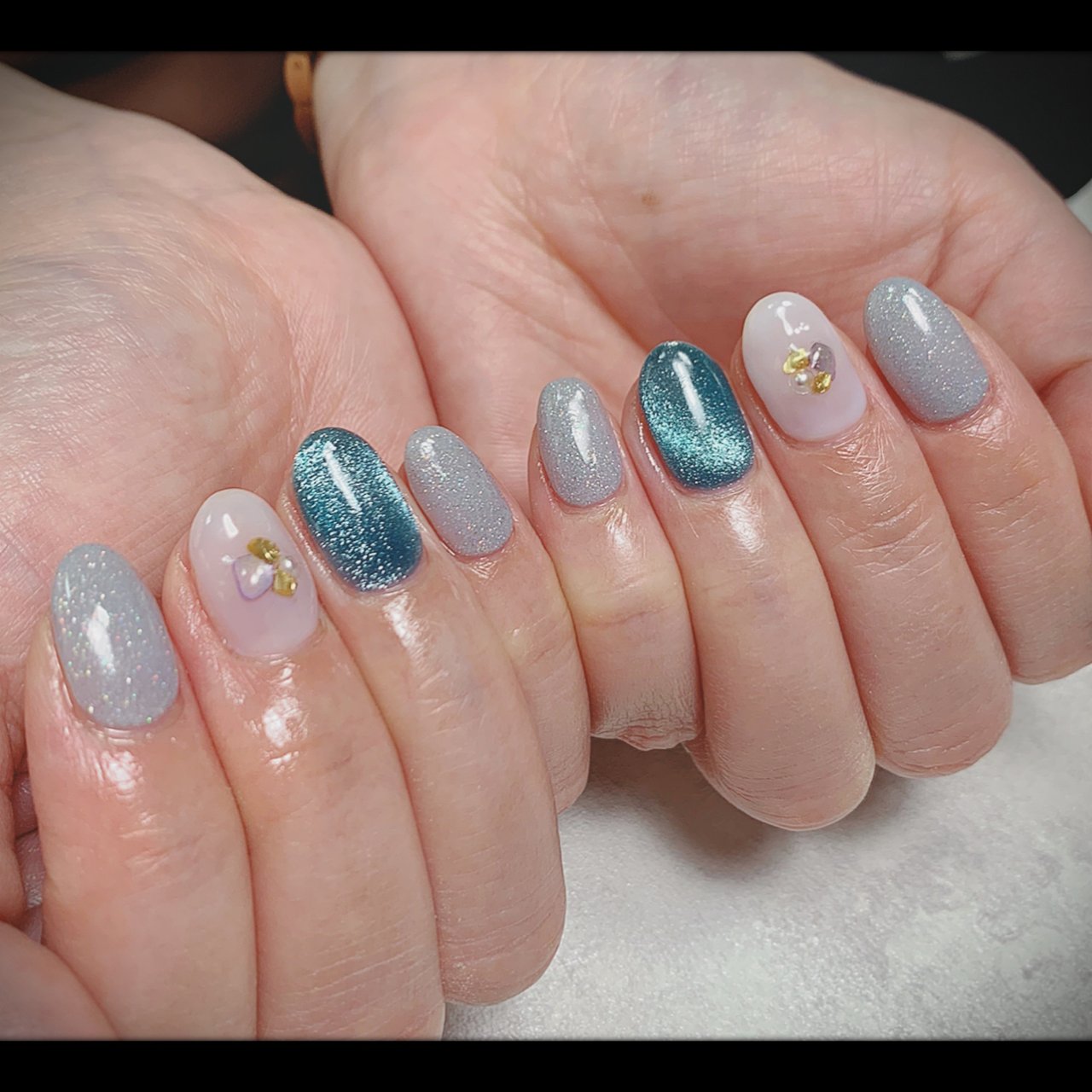 夏 オールシーズン 海 ハンド ラメ Mnail Privatenailsalon のネイルデザイン No ネイルブック