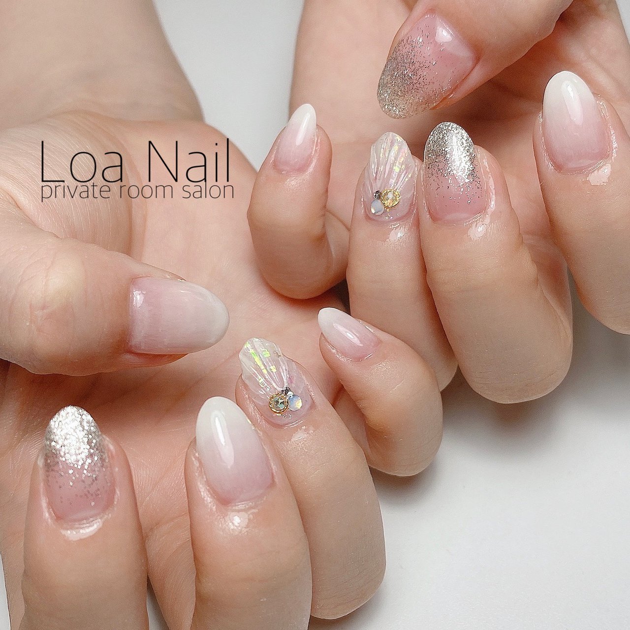 夏 グラデーション ラメ 人魚の鱗 ホワイト Loa Nailのネイルデザイン No ネイルブック