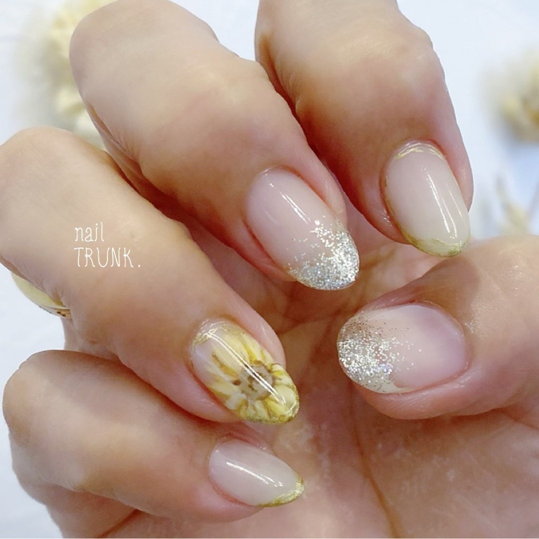 夏 ハンド ラメ フラワー ホワイト Nail Trunkのネイルデザイン No ネイルブック