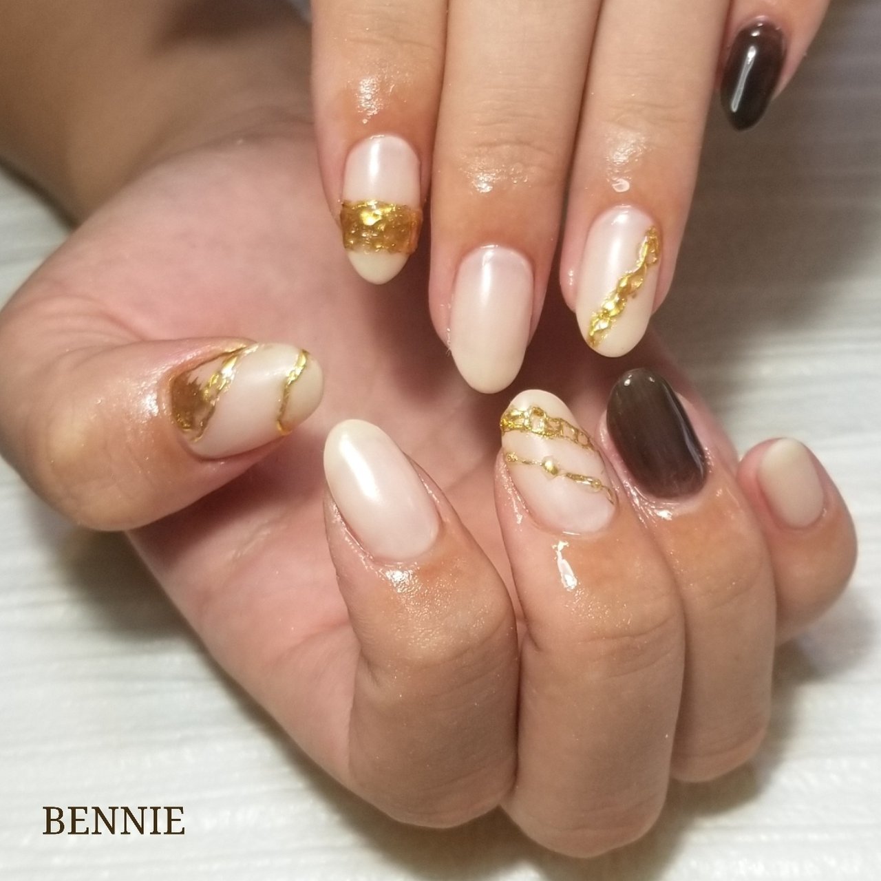 オールシーズン ワンカラー シースルー ニュアンス ミラー Bennieのネイルデザイン No ネイルブック