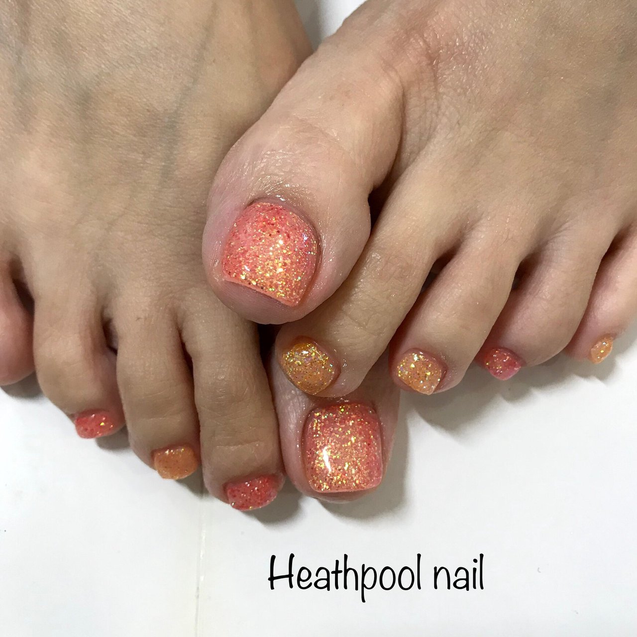 フット ラメ ワンカラー オレンジ イエロー Heathpoolnailのネイルデザイン No ネイルブック