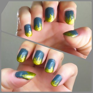matte & metallic nail BYSのブルーグレーマットカラーを
ベースカラーに塗る
NAIL HOLIC （YE505)メタリックイエローゴールドを塗りかけネイルっぽく変形フレンチにする
＊マットカラーとメタリックカラーを合わせて
テクスチャの違いでニュアンスを出しました。
今回はフットにハンドと同カラーを使って
コーディネートネイルにしました。
#ハンド #ニュアンス #マット #メタリック #ブルーグレー #イエロー #ゴールド 
#ミディアム #変形フレンチ #nail #マニキュア #セルフネイル #セルフ #簡単 #ぬりかけネイル #gold #nailholic #塗りかけネイル #秋 #オールシーズン #ライブ #ハンド #変形フレンチ #バイカラー #マット #ミディアム #イエロー #グレー #ゴールド #マニキュア #セルフネイル #10305 #ネイルブック