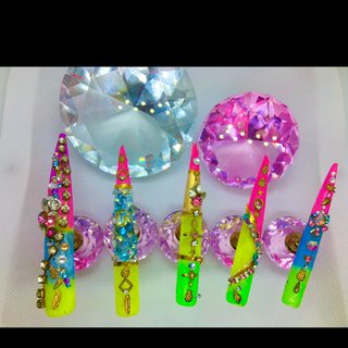 ブラックライトで光るのネイルデザイン ネイルブック