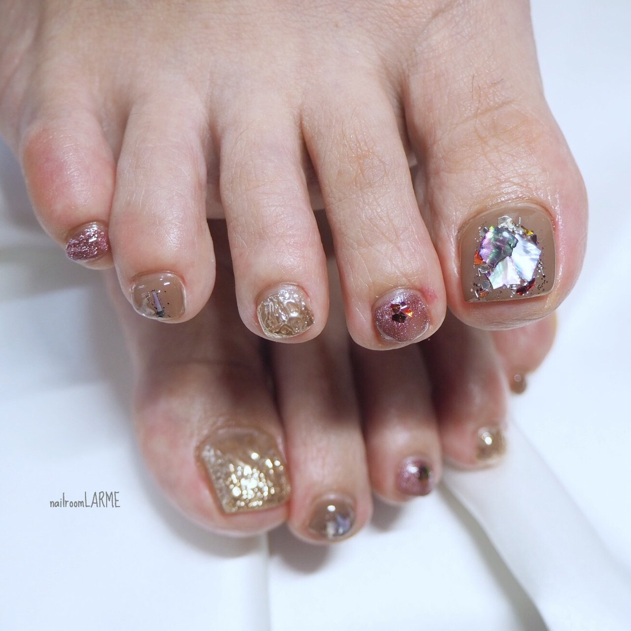 フット ブラウン グレージュ シルバー Nailroomlarmeのネイルデザイン No ネイルブック