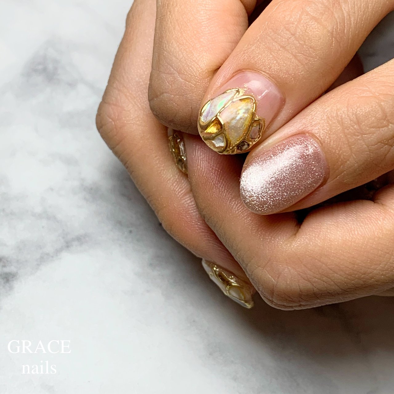 夏 オールシーズン ハンド ワンカラー ビジュー Grace Nails のネイルデザイン No ネイルブック