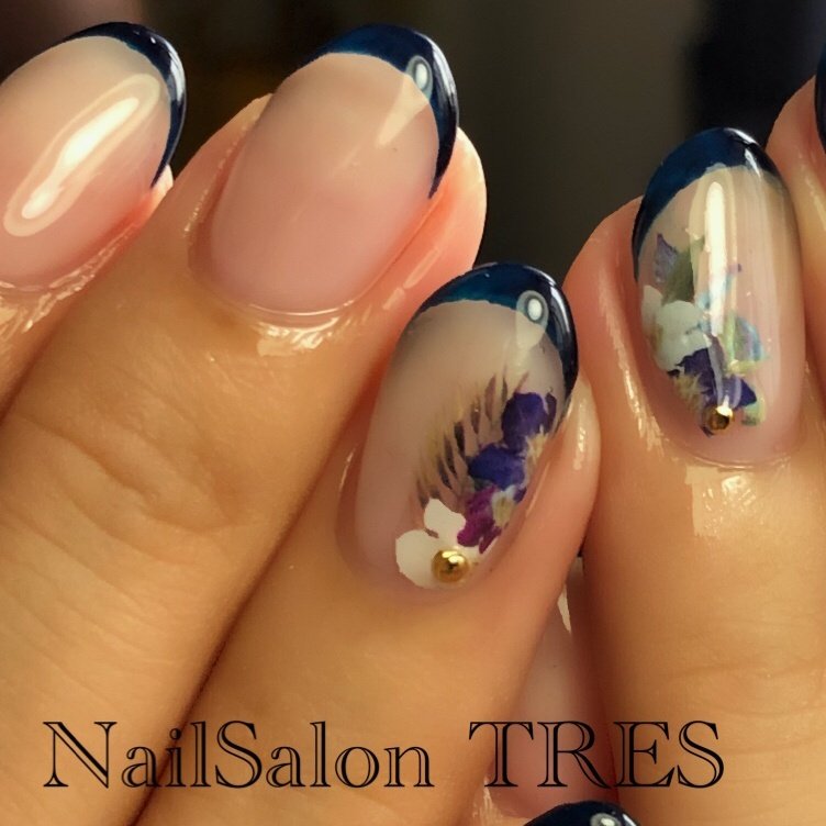 夏 オールシーズン ハンド フレンチ フラワー Nailsalontresのネイルデザイン No ネイルブック