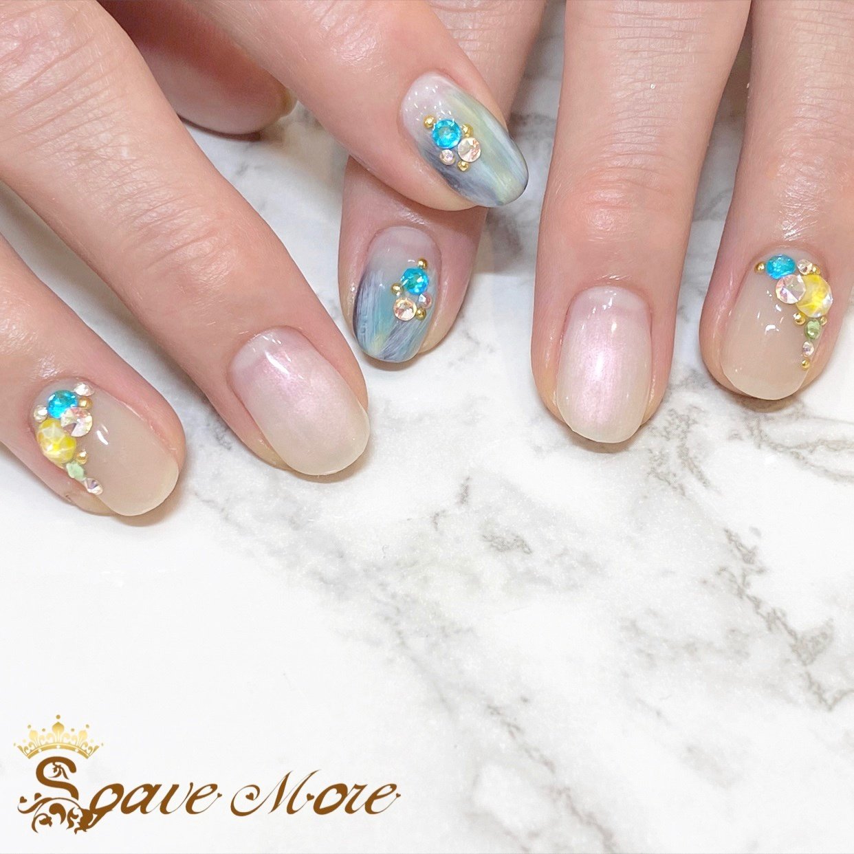 夏 ハンド ワンカラー ビジュー ミディアム Soave More Lisaのネイルデザイン No ネイルブック
