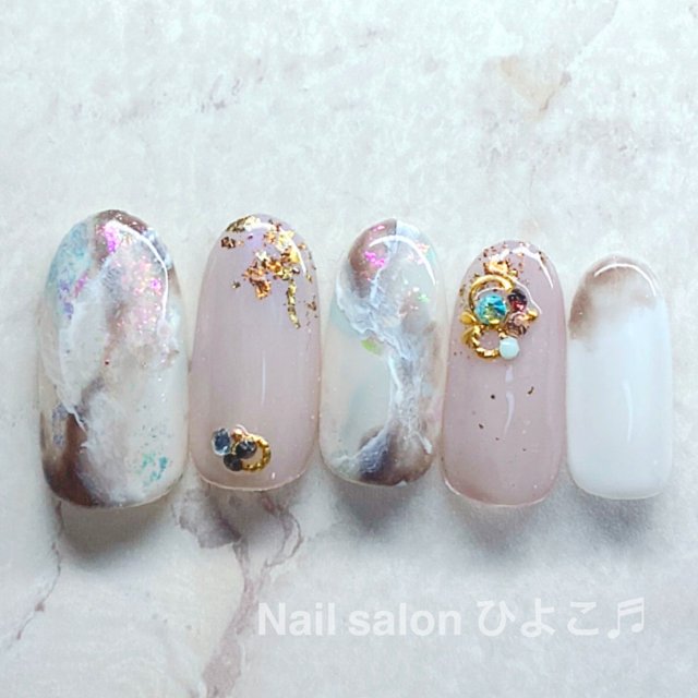 夏から秋へのシフトに ナチュラルな先取り秋ネイル𓍲𓍱 ネイルブック