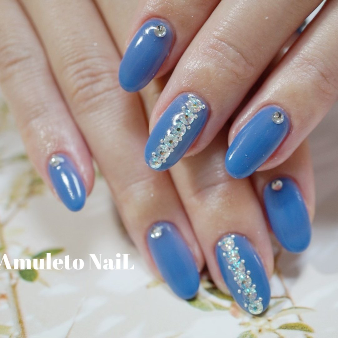 オールシーズン ハンド ワンカラー ビジュー ターコイズ Amuleto Nailのネイルデザイン No ネイルブック