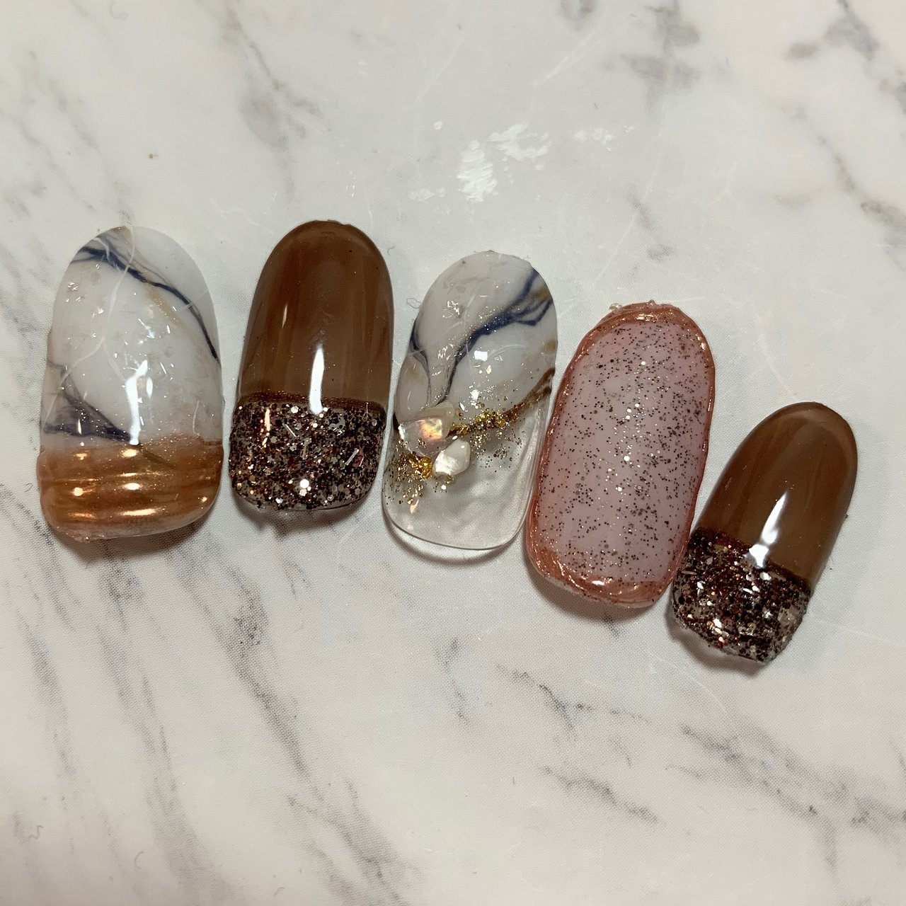 ハンド ニュアンス ホワイト ブラウン ネイルチップ Bijou Nailのネイルデザイン No ネイルブック