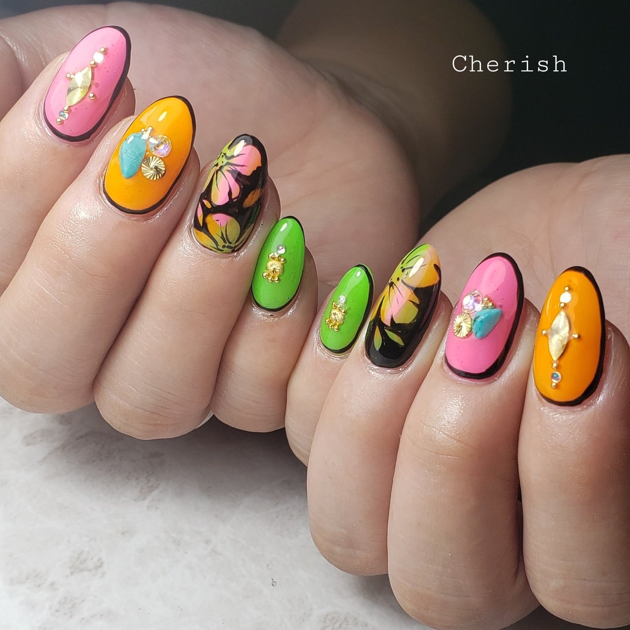 カラフルネイル キャンメイク・ネイルホリックのマニキュアを使った口コミ