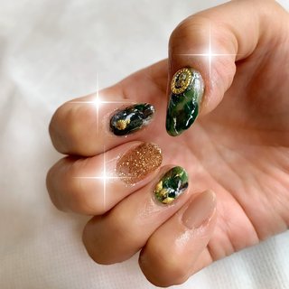 マーブル グリーン マニキュアのネイルデザイン ネイルブック