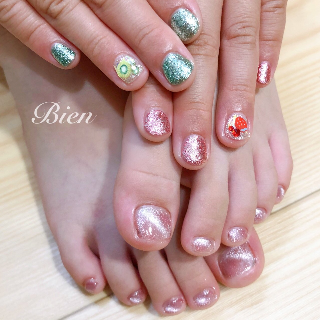 夏 オールシーズン フット ラメ ショート Bien エミのネイルデザイン No ネイルブック
