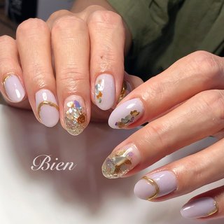 サンプルデザインをカラーチェンジ♡お好きなくすみパープルをチョイス♡ #50代ネイル#大人ネイル#大人女性ネイル#ニュアンスネイル#くすみパープルネイル#ラメグラデーション#シェルネイル#マイカフレーク#ゴールドミラー#凸凹ミラー#50代のお客様#美容業のお客様 #夏 #秋 #オールシーズン #ハンド #グラデーション #ホログラム #ラメ #シェル #ミラー #ミディアム #パープル #ゴールド #スモーキー #ジェルネイル #お客様 #広島ネイルサロンBien エミ #ネイルブック