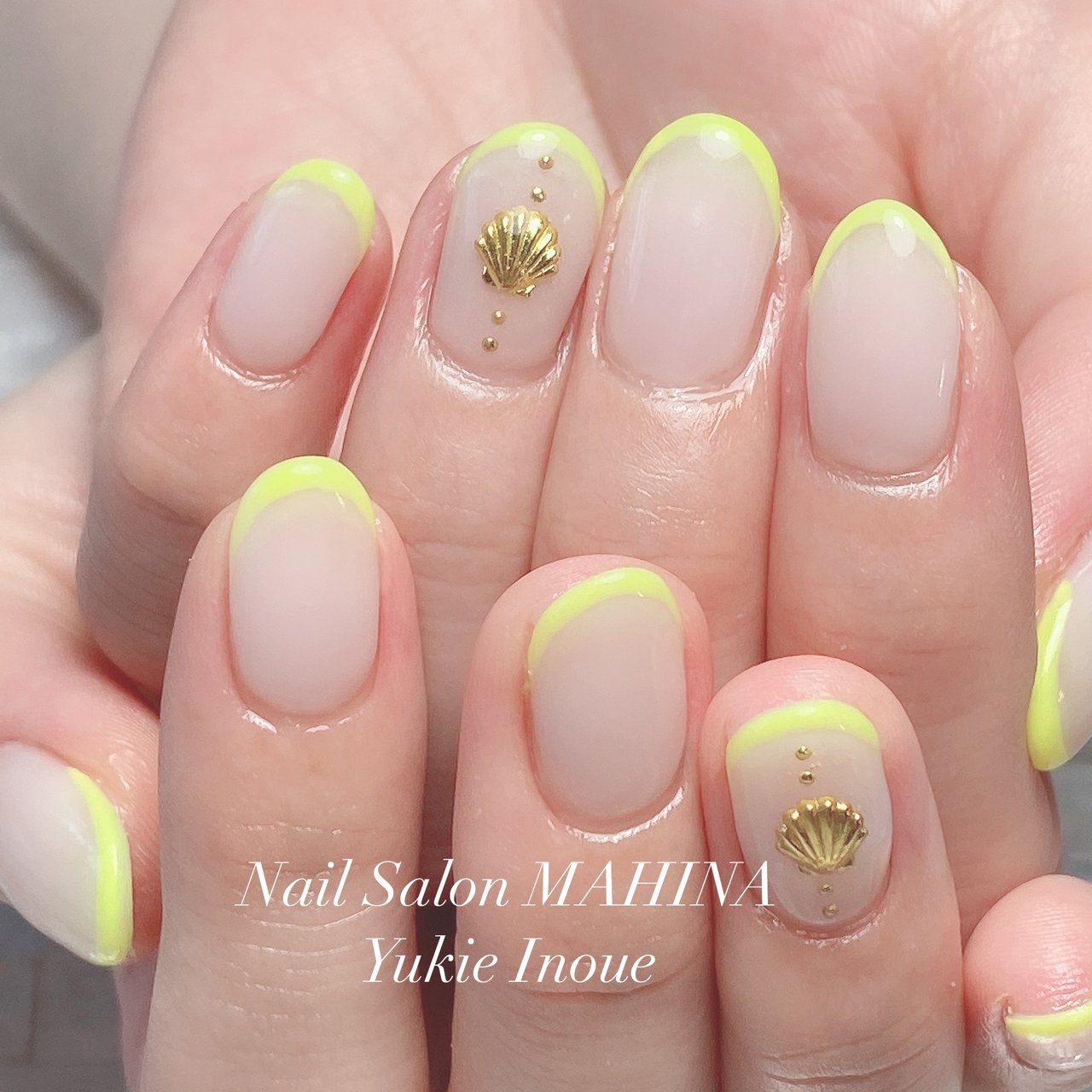 ホワイト ネオンカラー Nailsalonmahinaのネイルデザイン No ネイルブック