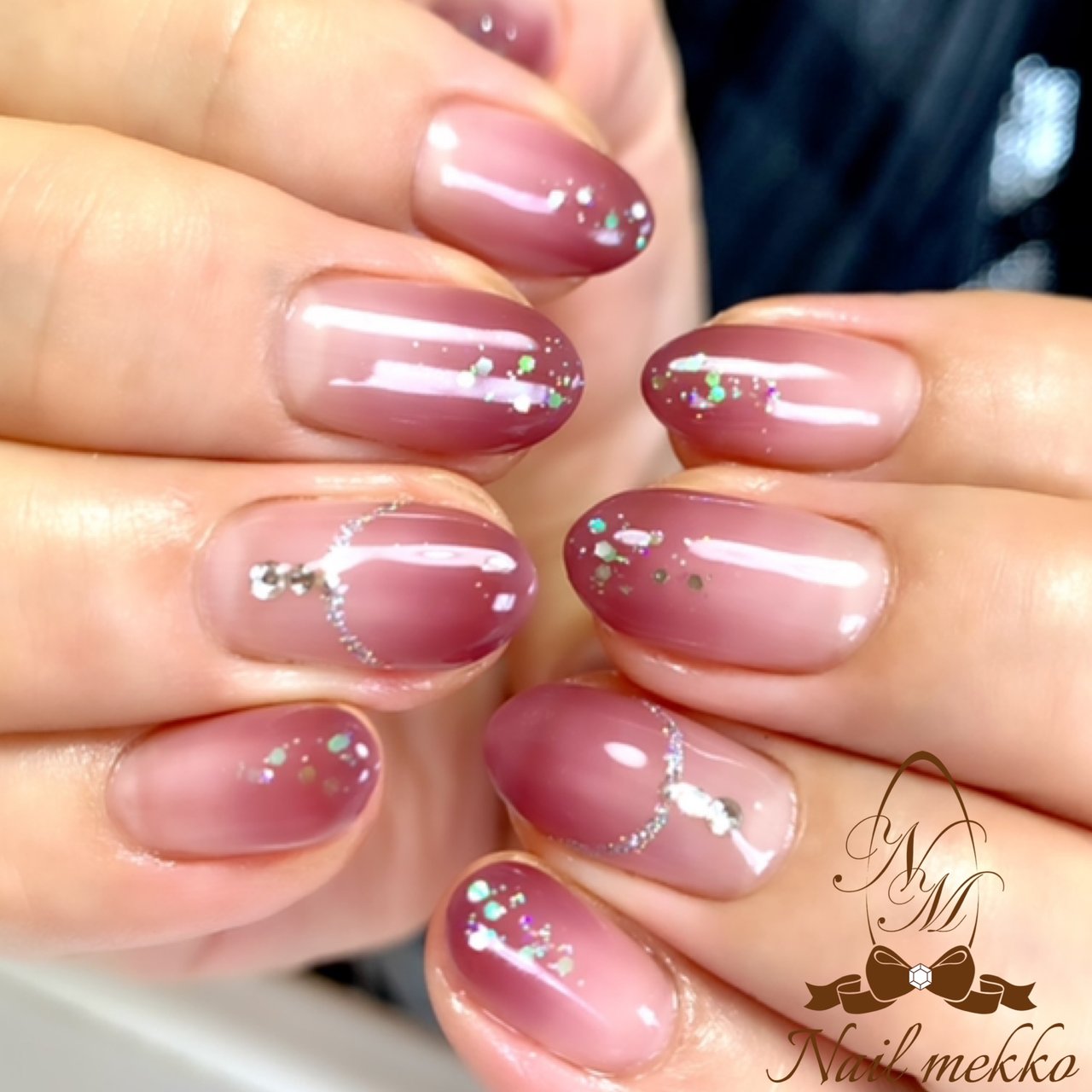 ハンド グラデーション ラメ ビジュー チェーン Nail Mekkoのネイルデザイン No ネイルブック