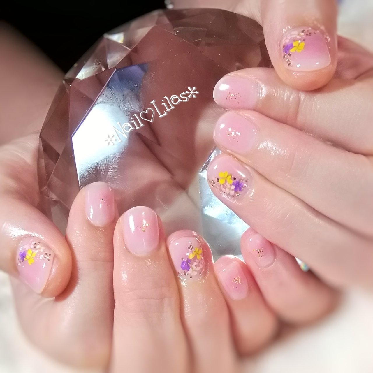 ハンド グラデーション チーク 押し花 ホワイト Kaoriのネイルデザイン No ネイルブック