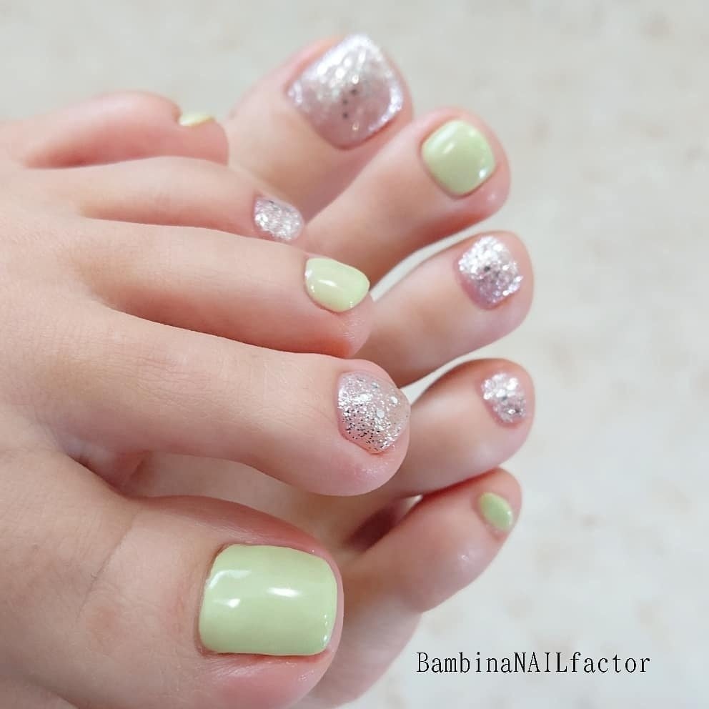 夏 フット シンプル ラメ ワンカラー Bambinanailfactorkiyokoのネイルデザイン No 553 ネイルブック