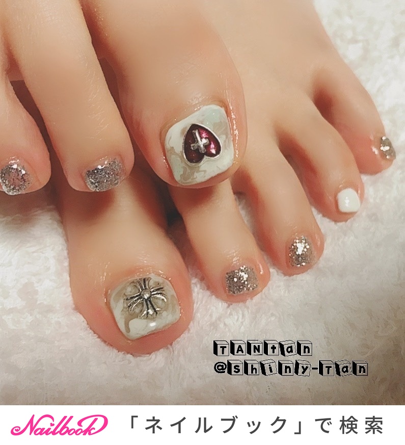 ネイルチップオーダー フットネイルチップ クロム ミラーネイル クロムパーツ 人気順｜フット/#クロムハーツ風のネイルデザイン｜ネイルブック