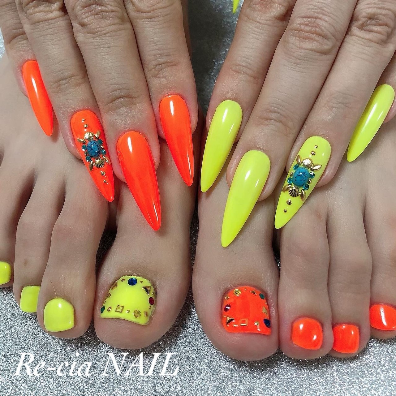 夏 ワンカラー ビジュー ロング オレンジ Re Cia Nailのネイルデザイン No ネイルブック