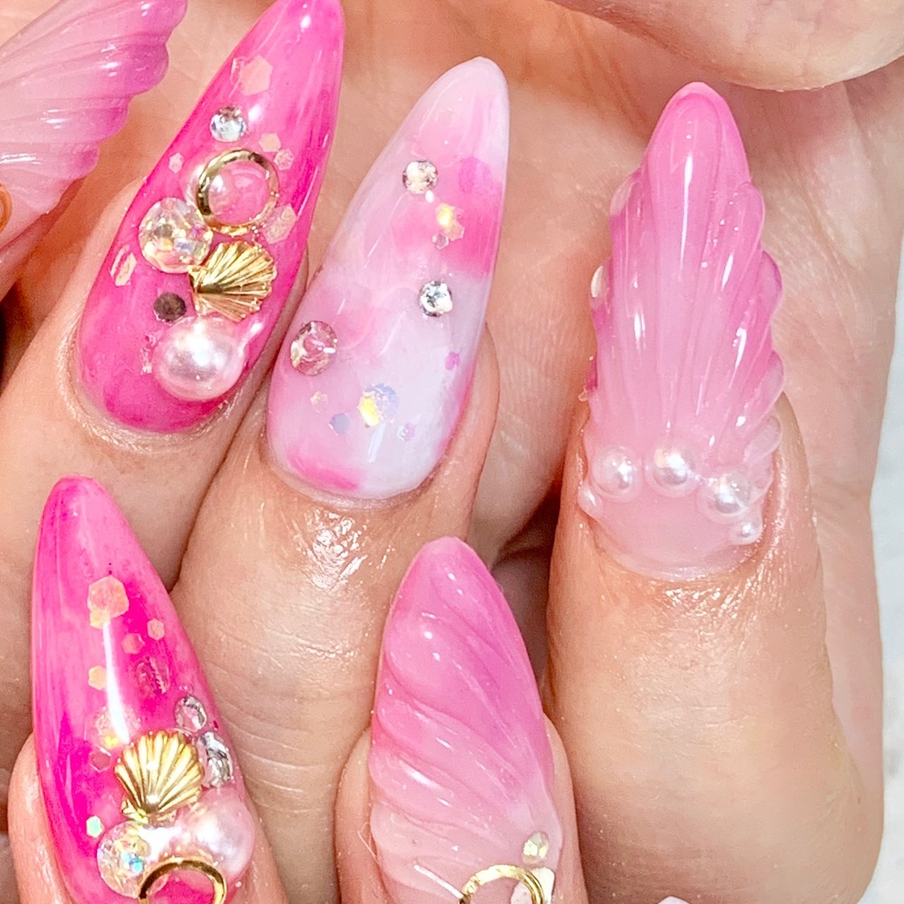 夏 ハンド 人魚の鱗 ロング ホワイト Nailsalondecorのネイルデザイン No ネイルブック