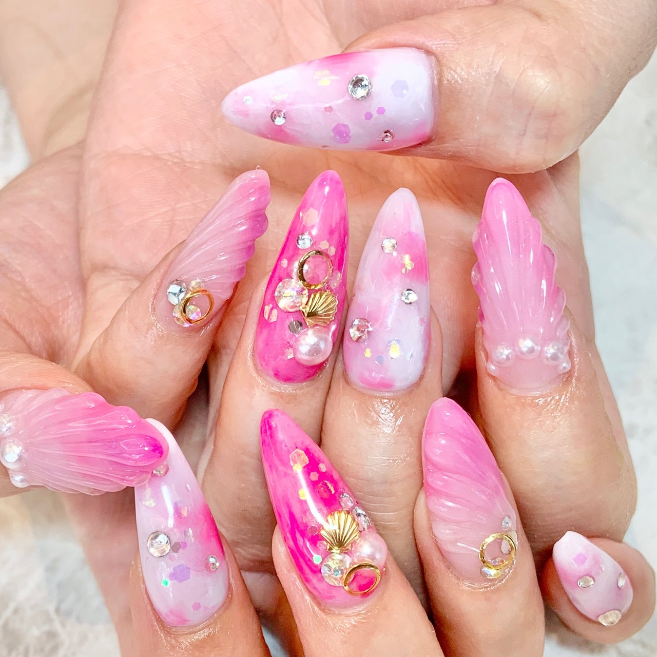 夏 ハンド 人魚の鱗 ロング ホワイト Nailsalondecorのネイルデザイン No ネイルブック