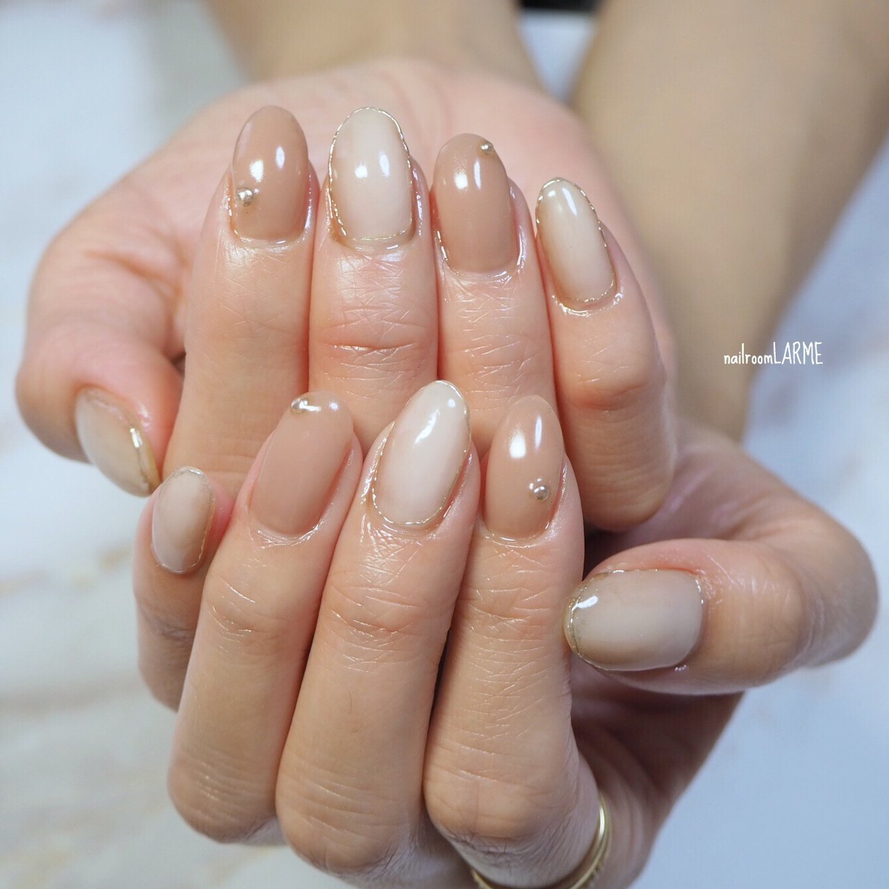 ハンド ホワイト ベージュ グレージュ Nailroomlarmeのネイルデザイン No ネイルブック