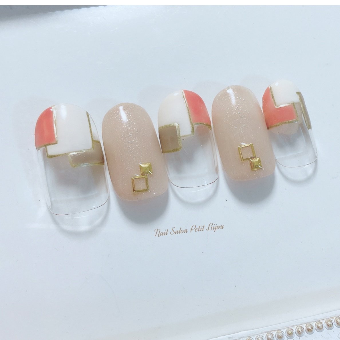 秋 オールシーズン リゾート オフィス 変形フレンチ Nail Salon Petit Bijouのネイルデザイン No ネイル ブック