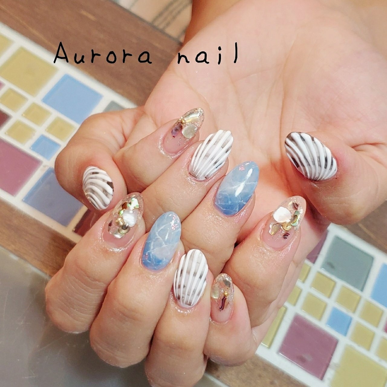 夏 海 リゾート ハンド シェル こっそりビューティーネイルサロンauroraのネイルデザイン No ネイルブック