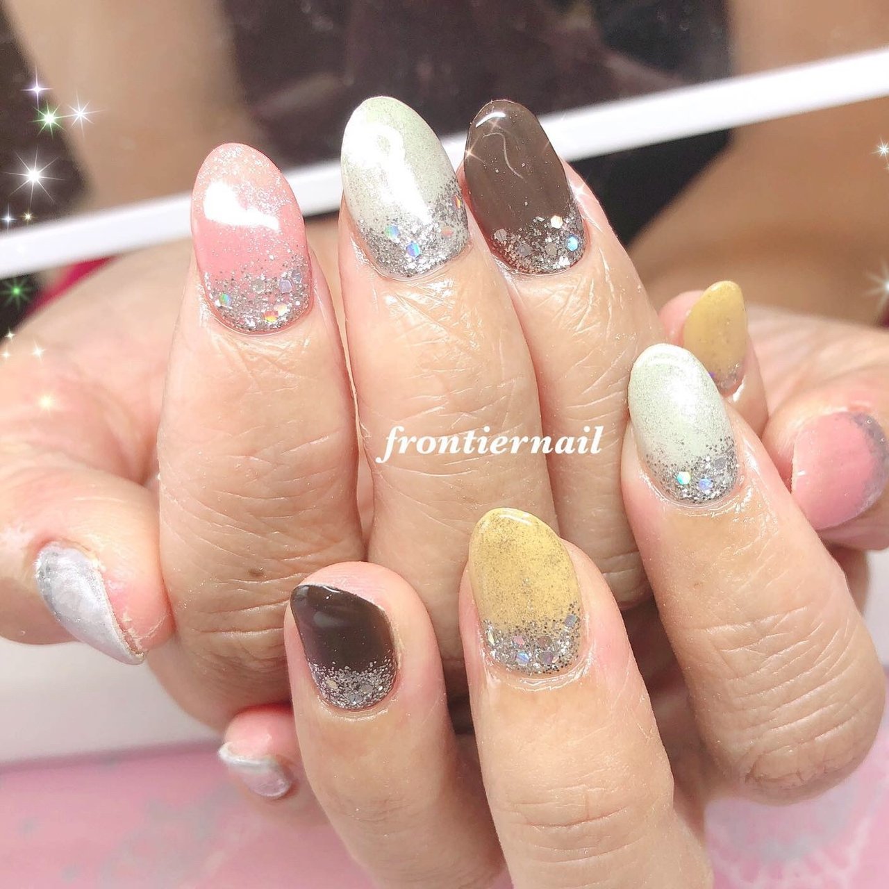 秋 オールシーズン ハンド ホログラム ラメ Frontiernail 渋谷美香のネイルデザイン No ネイルブック