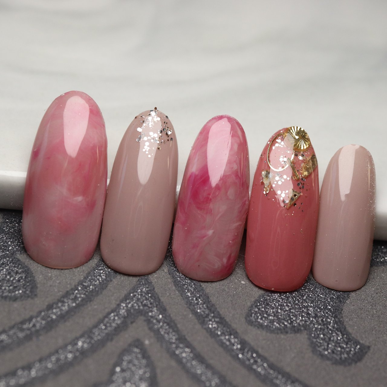 秋 冬 ハンド 大理石 ニュアンス Colorernailのネイルデザイン No ネイルブック