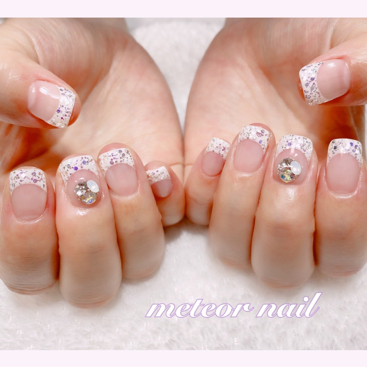 オールシーズン ハンド フレンチ ラメ ビジュー Meteornail ミーティアネイルのネイルデザイン No ネイルブック